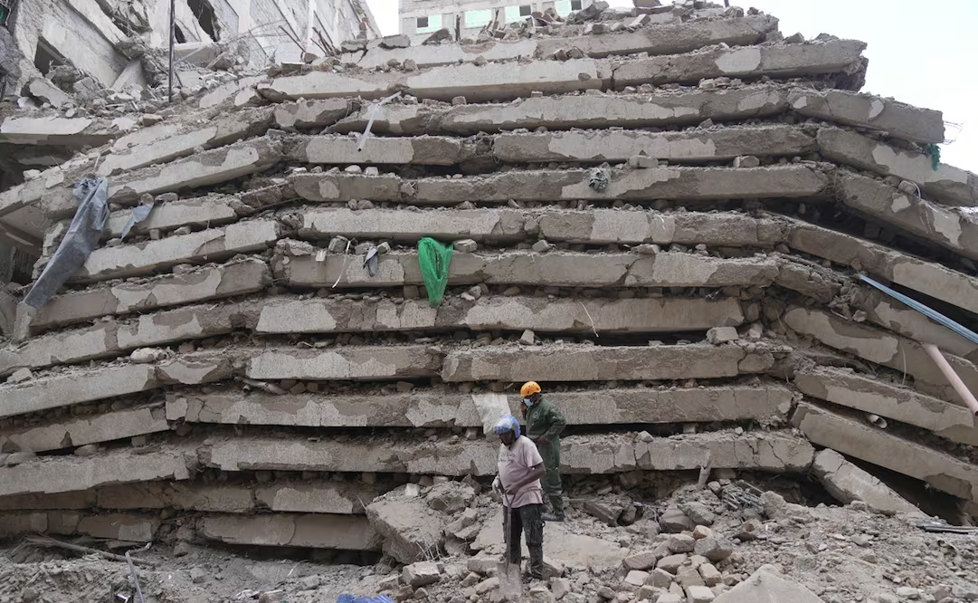 Colapsa edificio de varios pisos en Nairobi; reportan saqueos tras derrumbe