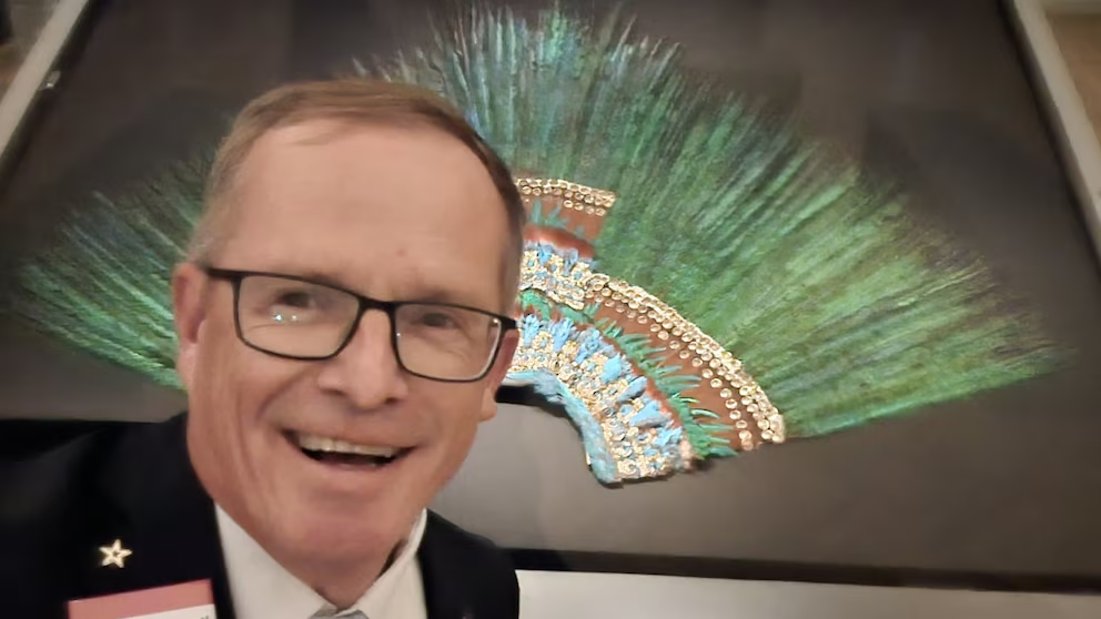 El penacho de Moctezuma podría regresar a México: aspirante presidencial de Austria hace una promesa histórica de ganar elecciones