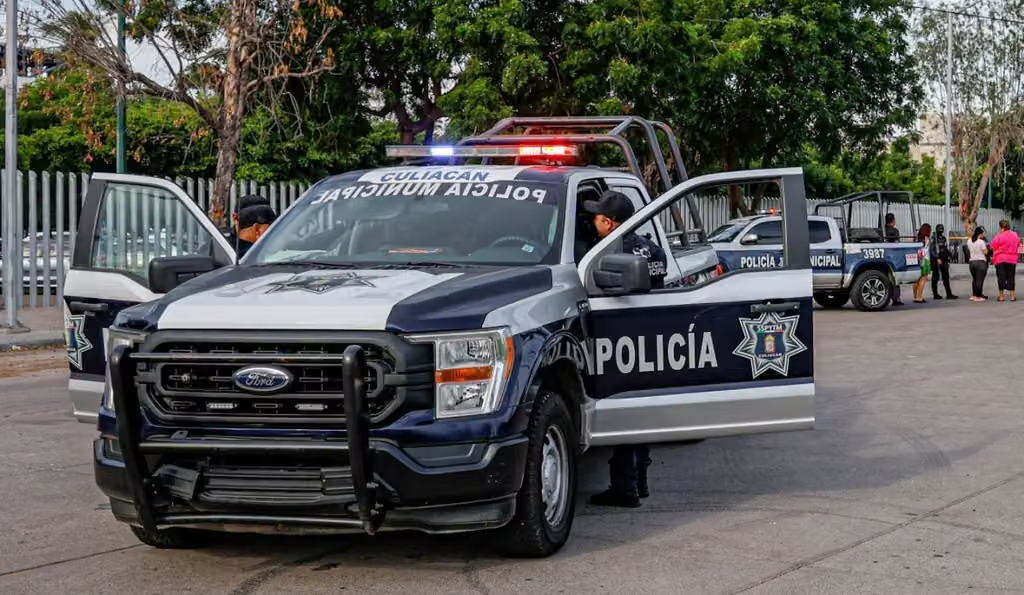 Asesin*n al interior de un vehículo a supervisor operativo del C4 en Mazatlán