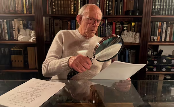 Christopher Lloyd cumple 88 años; el actor recuerda a «Volver al futuro» con un mensaje sobre el amor