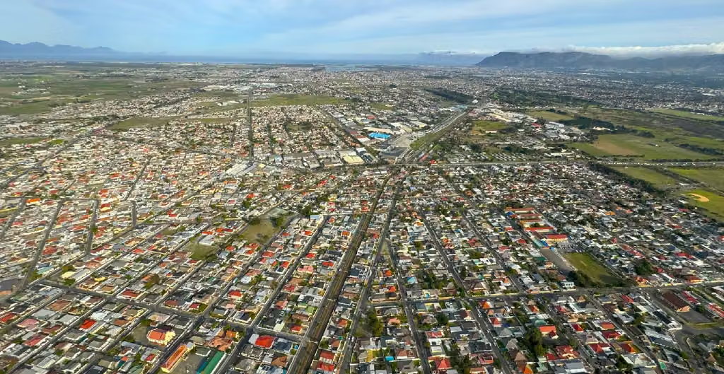 Hay al menos cinco muertos y tres heridos tras un ataque armado en suburbio de Sudáfrica