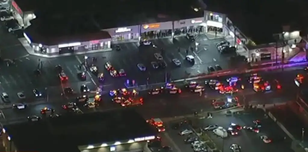 Al menos dos mu3rtos y decenas de detenidos tras tirot3o en centro comercial de Los Ángeles