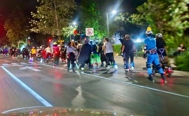 Detienen a 24 patinadores en San Pedro Garza García; recorrieron vialidades sin aviso previo