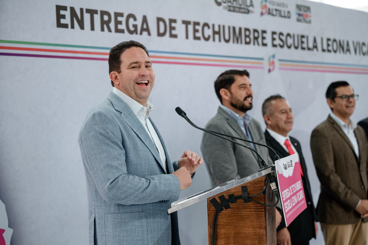 Javier Díaz entrega techumbre en escuela; vecinos propusieron y votaron