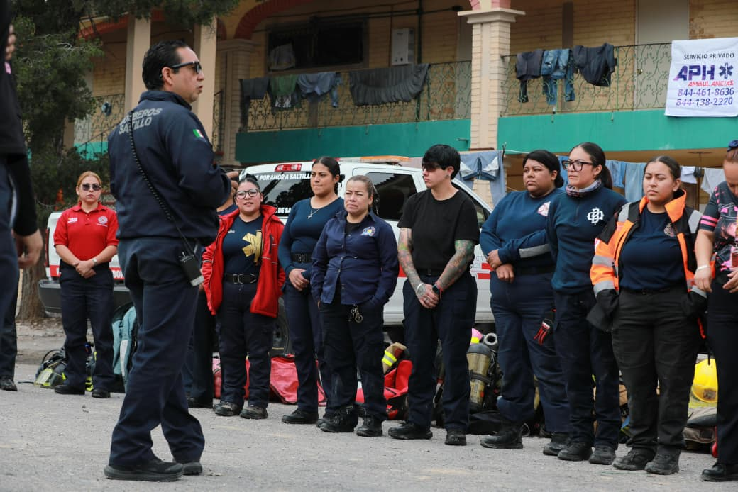 Impulsa Javier Díaz la capacitación de élite para bomberas de México