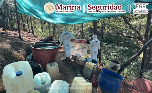 Localizan e inhabilitan dos n4rcol4bor4torios en Durango; aseguran 3 mil litros de m3tanfet4mina líquida