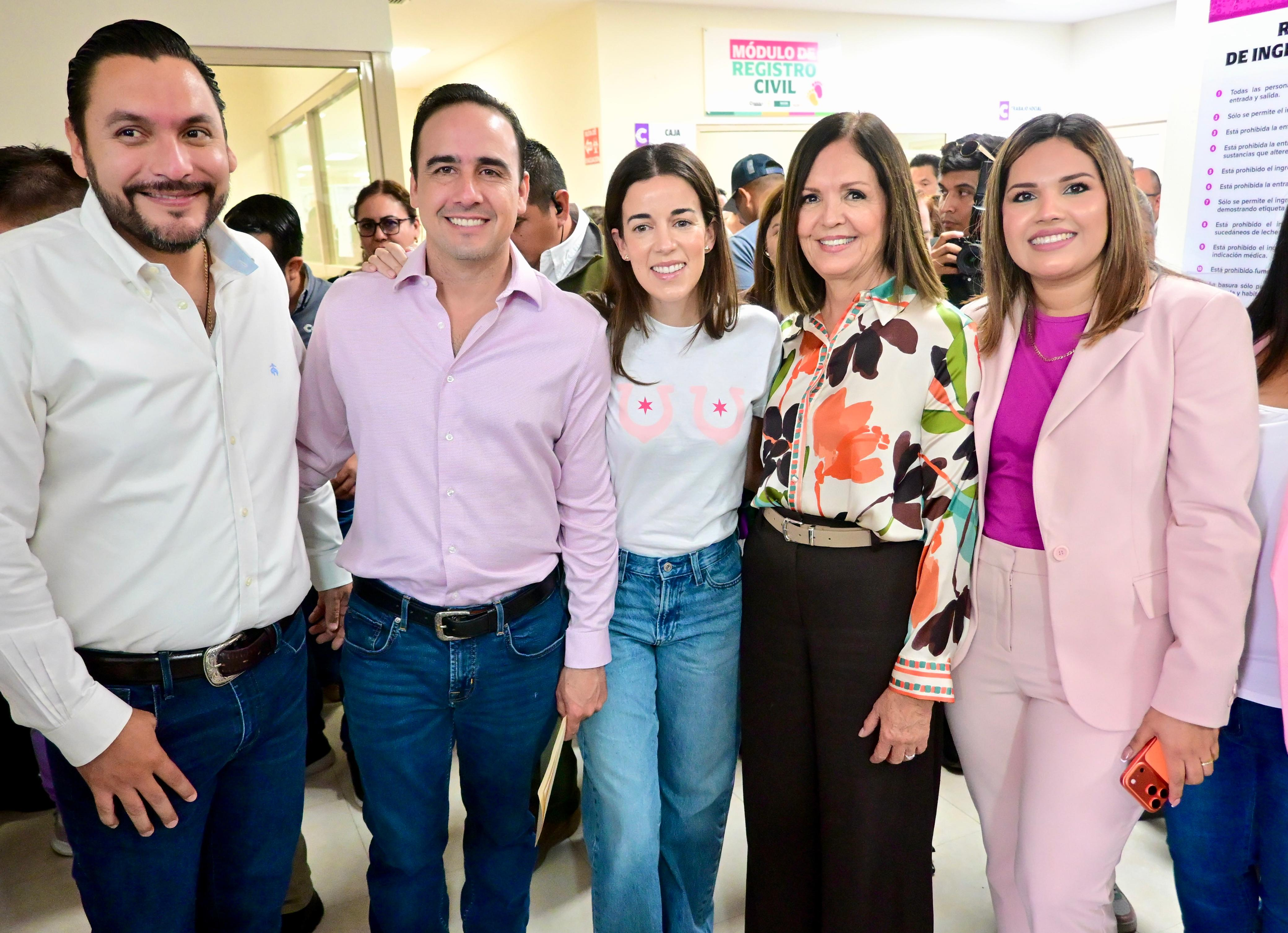 Sari Pérez acompaña a Manolo Jiménez en refuerzo a la salud de la mujer