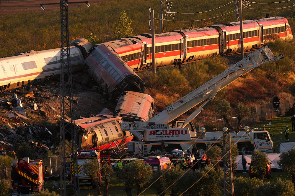  En choque de trenes en España «todo mundo salió volando»; sobrevivientes narran minutos de horror tras el impacto