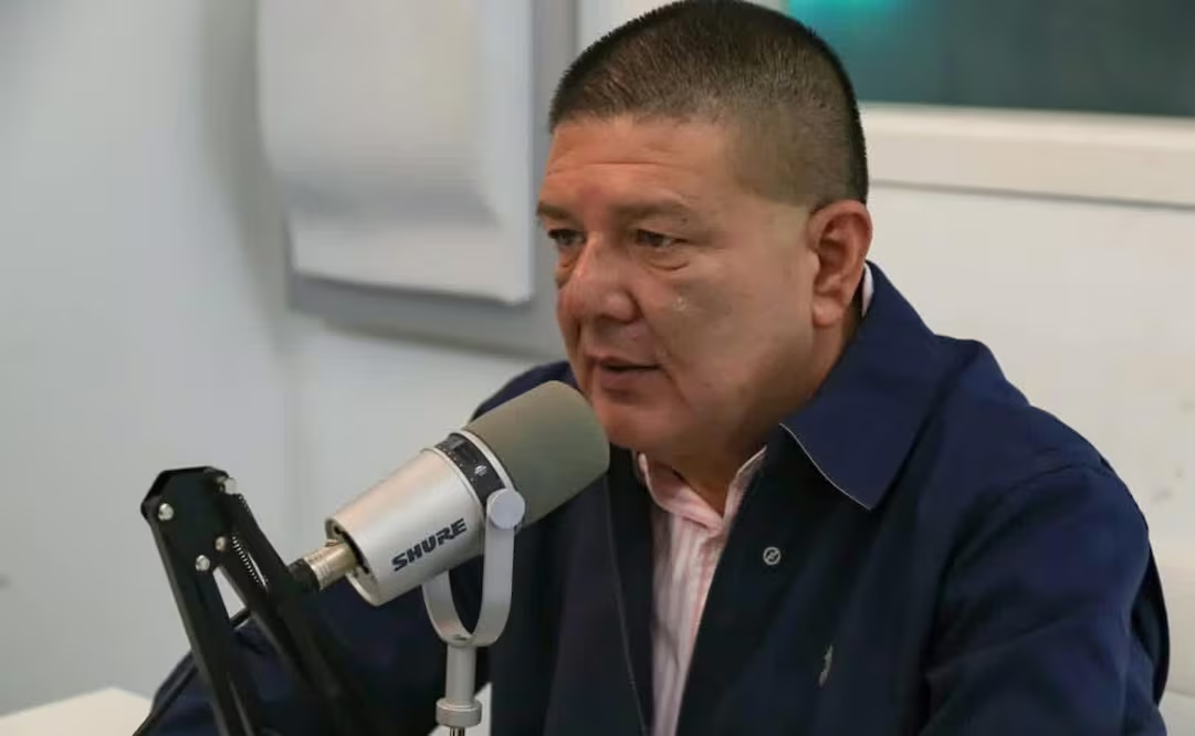 Defensa de César Jáuregui apela vinculación a proceso por ejercicio ilegal del servicio público; busca revocar resolución judicial