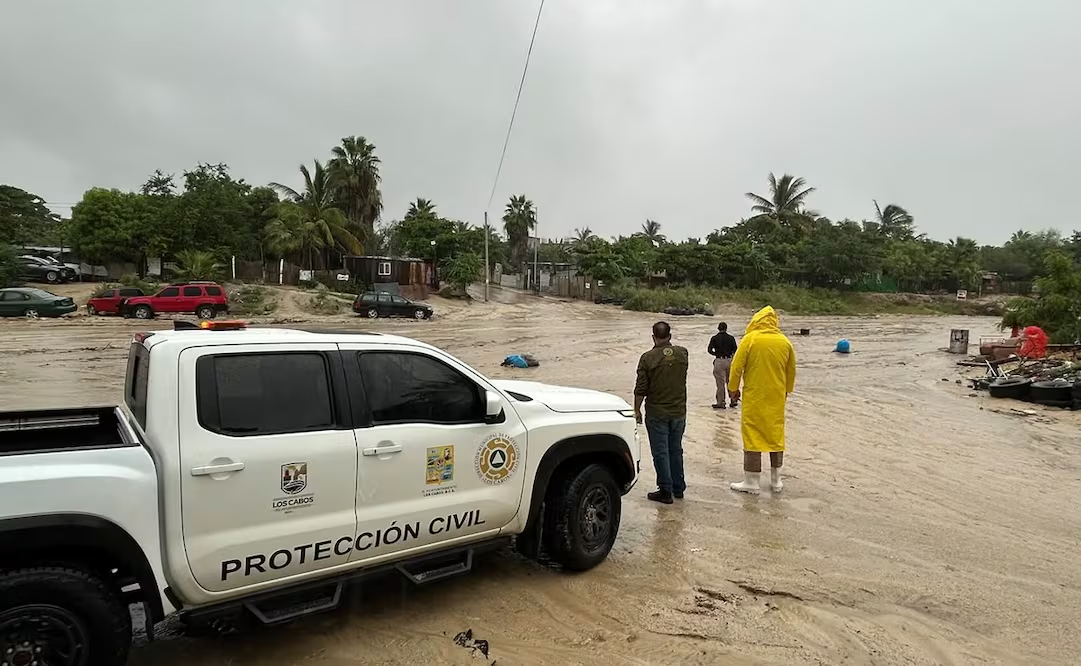 Lluvias por Vance dejan encharcamientos, deslaves y cierre de playas en Sinaloa y BCS; suspenden clases
