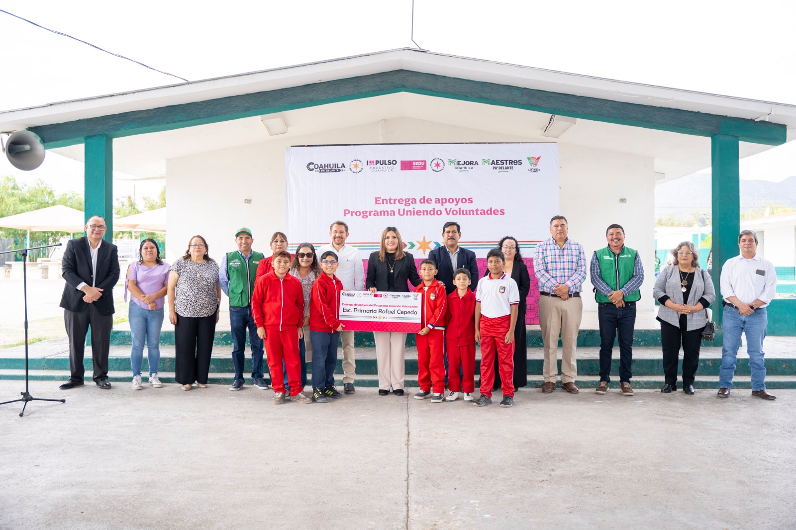 Castaños impulsa la educación con el programa “Uniendo Voluntades”