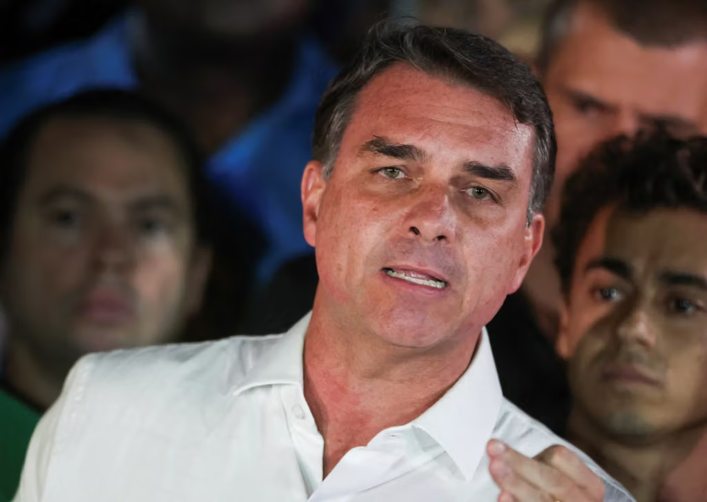 Jair Bolsonaro desconocía del plan de fuga a EU de su hijo Flávio tras perder las elecciones, asegura presidente de su partido