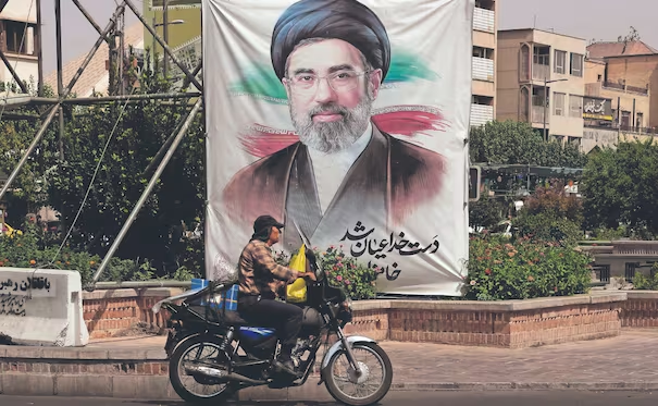 Líder supremo de Irán advierte a EU contra nuevos ataques; cualquier nueva agresión servirá para extender aún más la guerra, dice