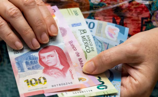 México se aferra al efectivo, alerta economista; asegura que CoDi y DiMo no han logrado consolidarse en el país