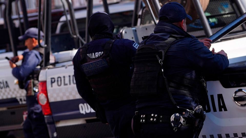 Detienen a cuatro policías en Michoacán por robar celulares a víctimas de una m4sacre en Zamora