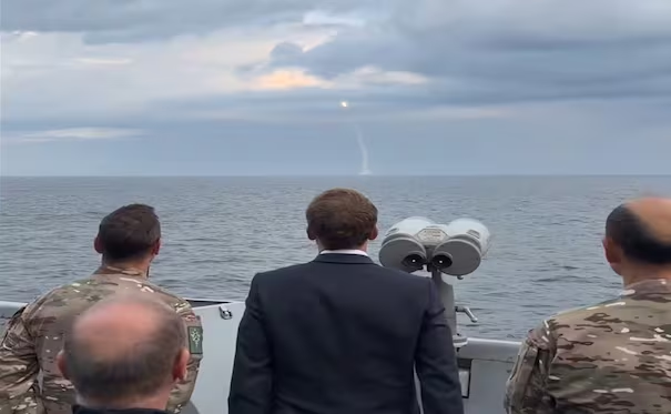 Francia realiza primer lanzamiento de prueba de un misil nuclear; Rusia dice que recibió «alto y claro» el mensaje de Macron