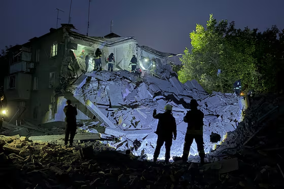 Ataques rusos mat*n a 15 personas en Ucrania; bombardeos ocurren tras acuerdo de Trump con Putin sobre diésel
