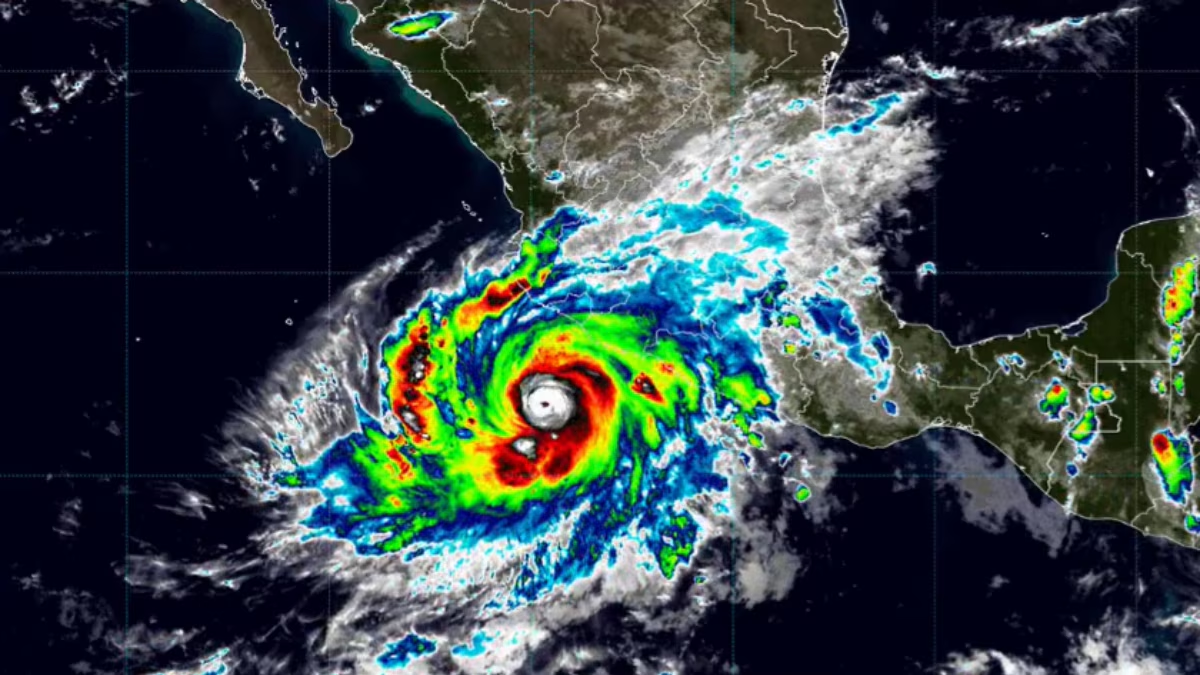 Huracán ‘Simón’ se fortalece a categoría 4: ¿Dónde y cuándo tocará tierra en México?