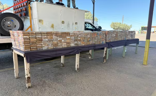 Aseguran mil 201 kilogramos de n*rcóticos en San Luis Río Colorado; detienen a dos personas y decomisan una camioneta