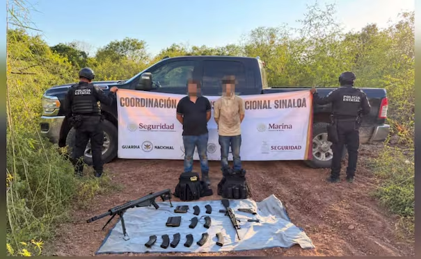 Detienen a dos jóvenes arm4dos en Mocorito, Sinaloa; viajaban en una camioneta robada en Estados Unidos