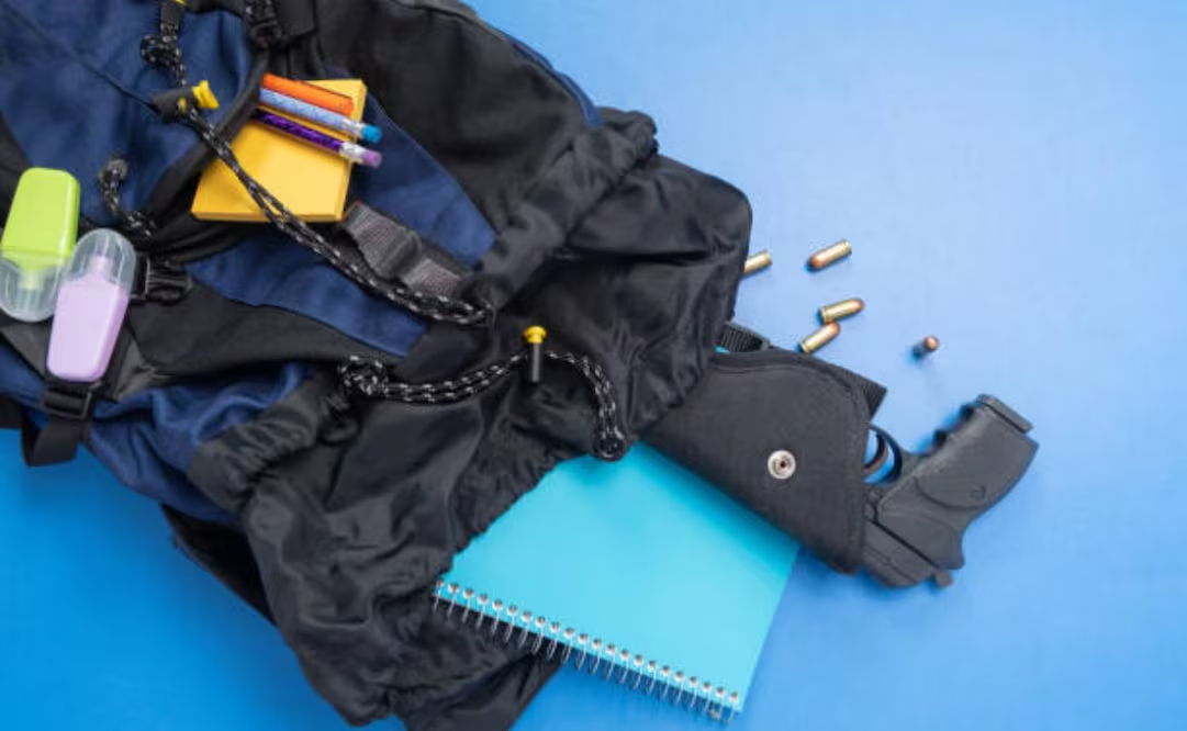 Detienen a adolescente por dispar4r con escopeta en escuela secundaria de Francia; deja herido al director y a profesora