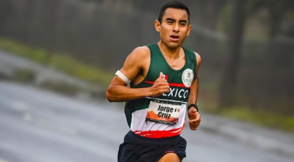 Quién es Jorge Luis Cruz, el mexicano que impuso un nuevo récord nacional en el Maratón de Chicago