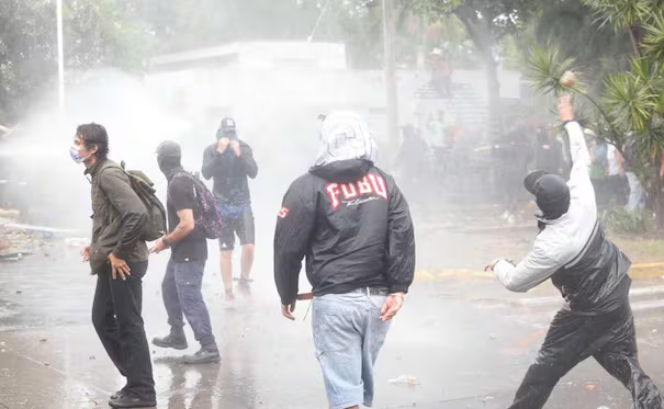 Familias de detenidos en marcha por el agua en Guadalajara denuncian abus*s; exigen cotejar listas ante posibles desapariciones