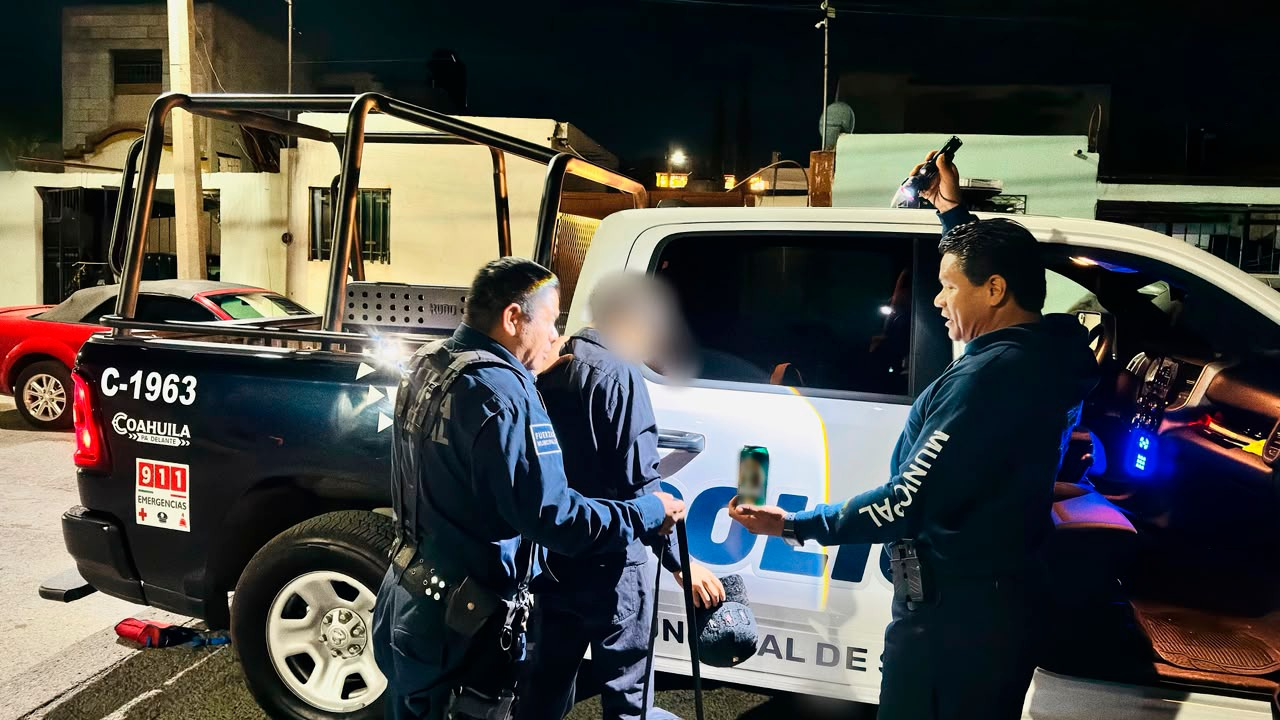 Detiene Comisaría a 10 por ingerir bebidas alcohólicas en la calle