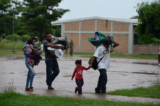 Escuinapa enfrenta alerta del huracán Simon sin coordinador de protección civil tras su asesin*to; alistan albergues