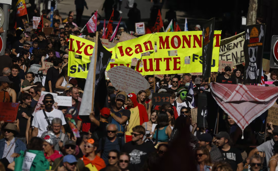 Protestas estudiantiles regresan a las calles de Francia; Greta Thunberg se suma a las movilizaciones