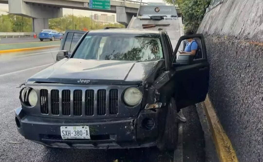 Atropellan a reportera y camarógrafo durante cobertura de deslave en Monterrey; son trasladados al hospital