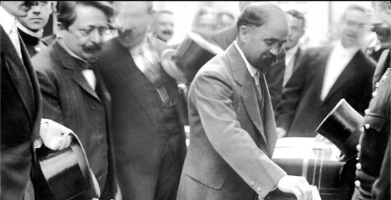¡Madero electo! Un día como hoy, 15 de octubre, pero de 1911 fue elegido por mayoría democrática Francisco Ignacio (Ygnacio) Madero como presidente, recibiendo la vicepresidencia José María Pino Suárez.