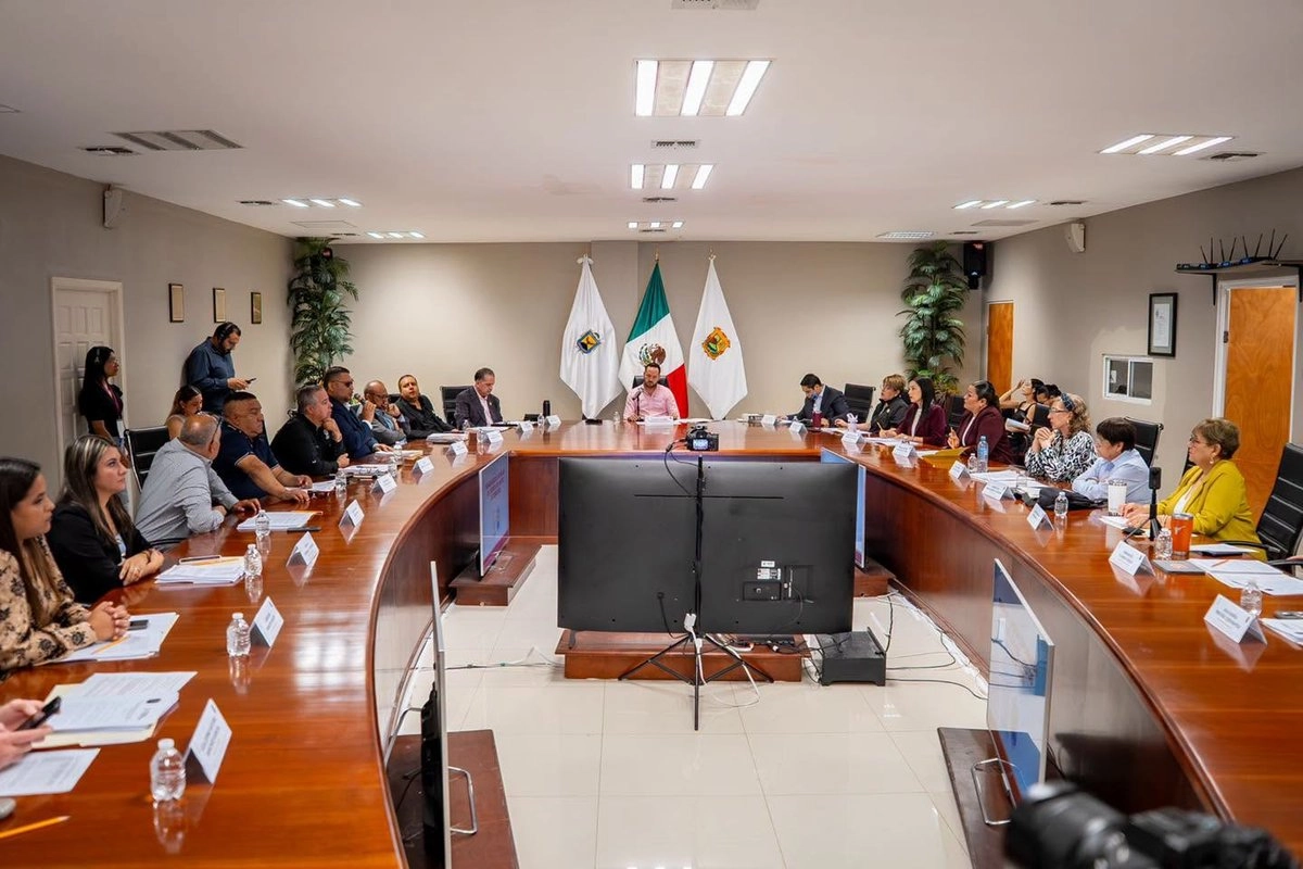 Coahuila: alcalde morenista de Piedras Negras y regidor petista se gritan e insultan en plena sesión del cabildo
