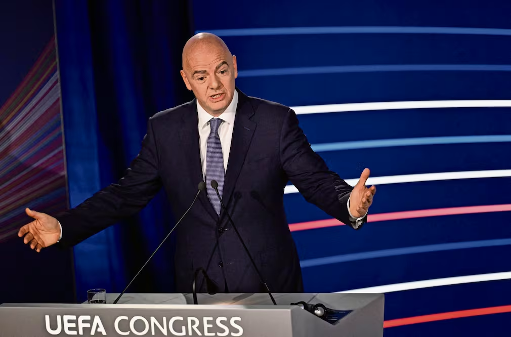 Gianni Infantino pide perdón; sus críticos exigen su salida de la FIFA