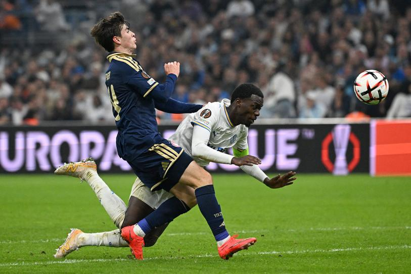 ‘La Hormiga’ González estuvo a punto de anotar en Europa League