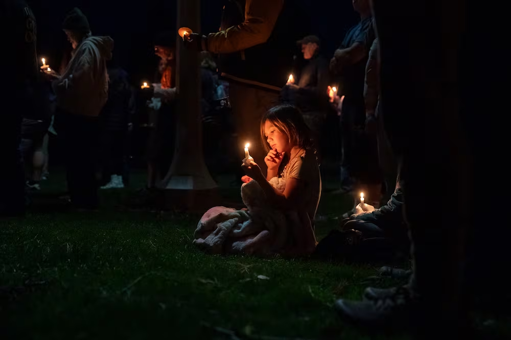 Tirot3o en Oregon: 3 minutos de terror que dejaron 3 niños y un profesor mu3rtos; la comunidad está destrozada