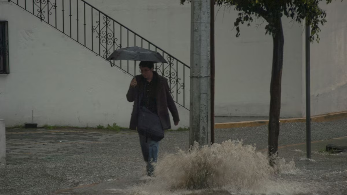 Huracán ‘Trudy’ se degrada a categoría 2 y avanza por el Pacífico: ¿Dónde habrá lluvias fuertes HOY?