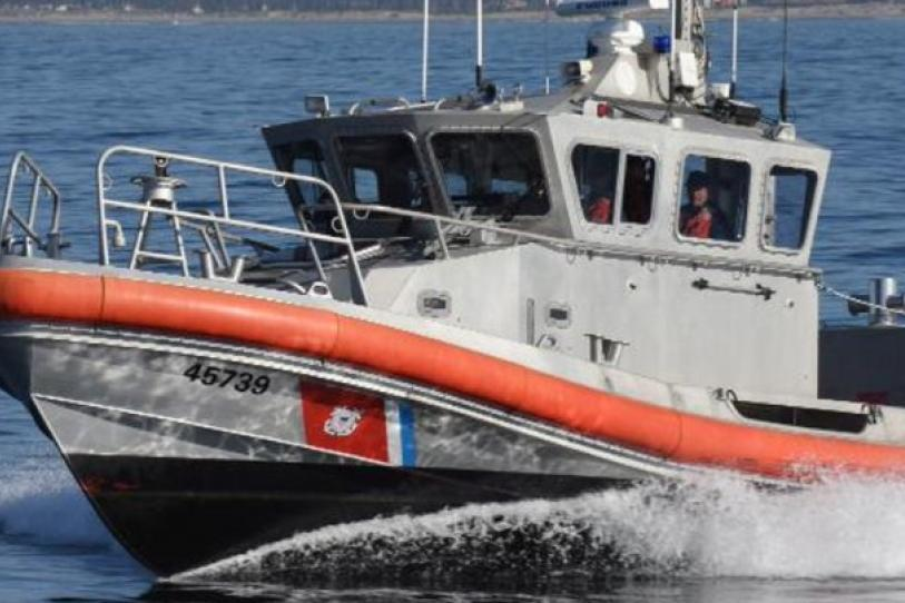 Guardia Costera de EU rescata a 16 personas en el mar de Baja California; 11 más están desaparecidas