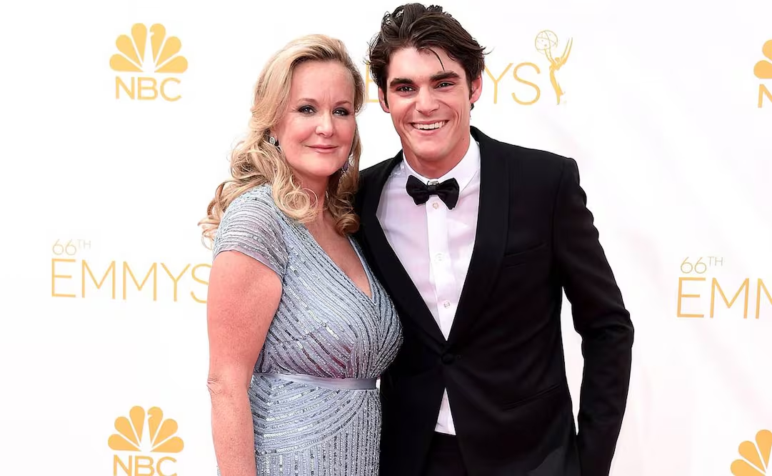 La madre de RJ Mitte, de «Breaking Bad», relata el dolor de encontrarlo sin v*da; confiesa su mayor arrepentimiento