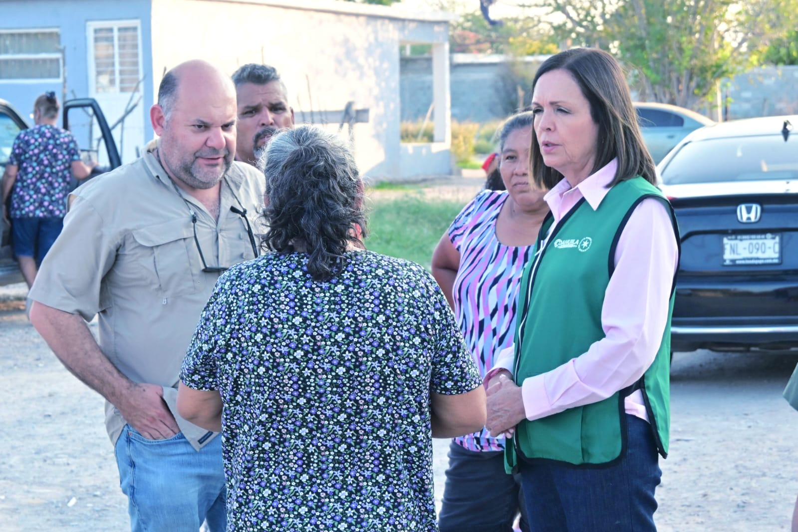 Sari lleva electrificación a la calle Juan de la Barrera en la Diana Laura