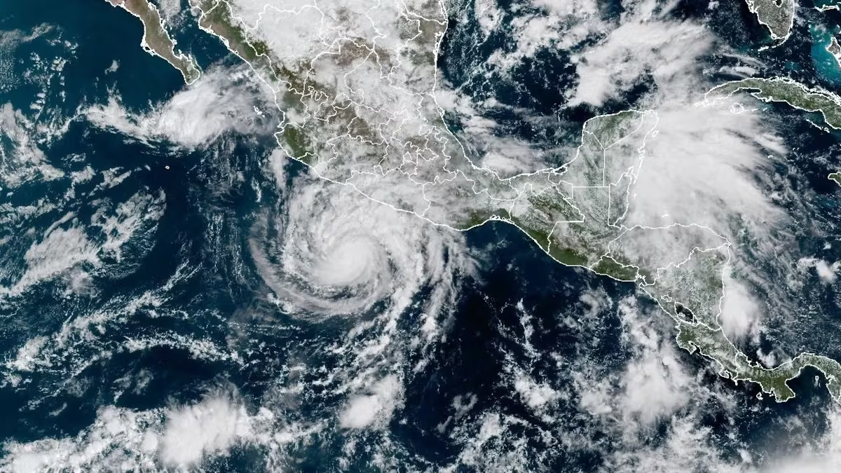 ‘Trudy’ se debilita a tormenta tropical y se aleja de México: ¿En qué estados provocará lluvias HOY?