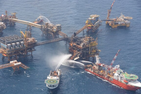 Pemex reporta incendio en la plataforma Abkatún-H y activa protocolo de seguridad