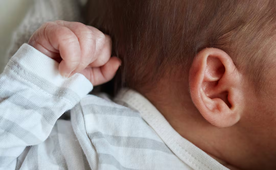 Investigan a padres de bebé de un año y 11 meses fallecido en Nuevo León; llegó sin vida al hospital y presentaba diversas lesiones