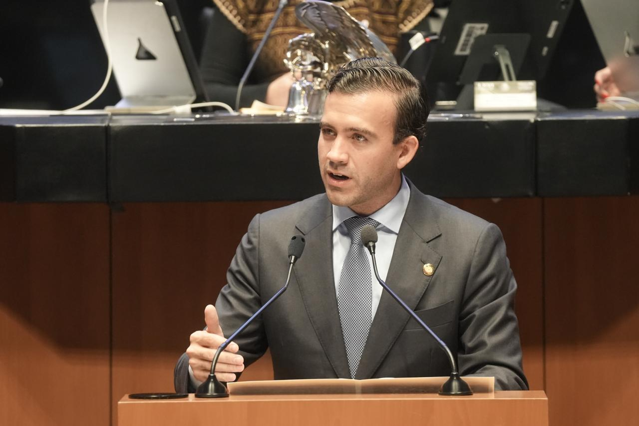 GABRIEL ELIZONDO BUSCA GARANTIZAR RECURSOS PERMANENTES PARA LA SALUD MENTAL