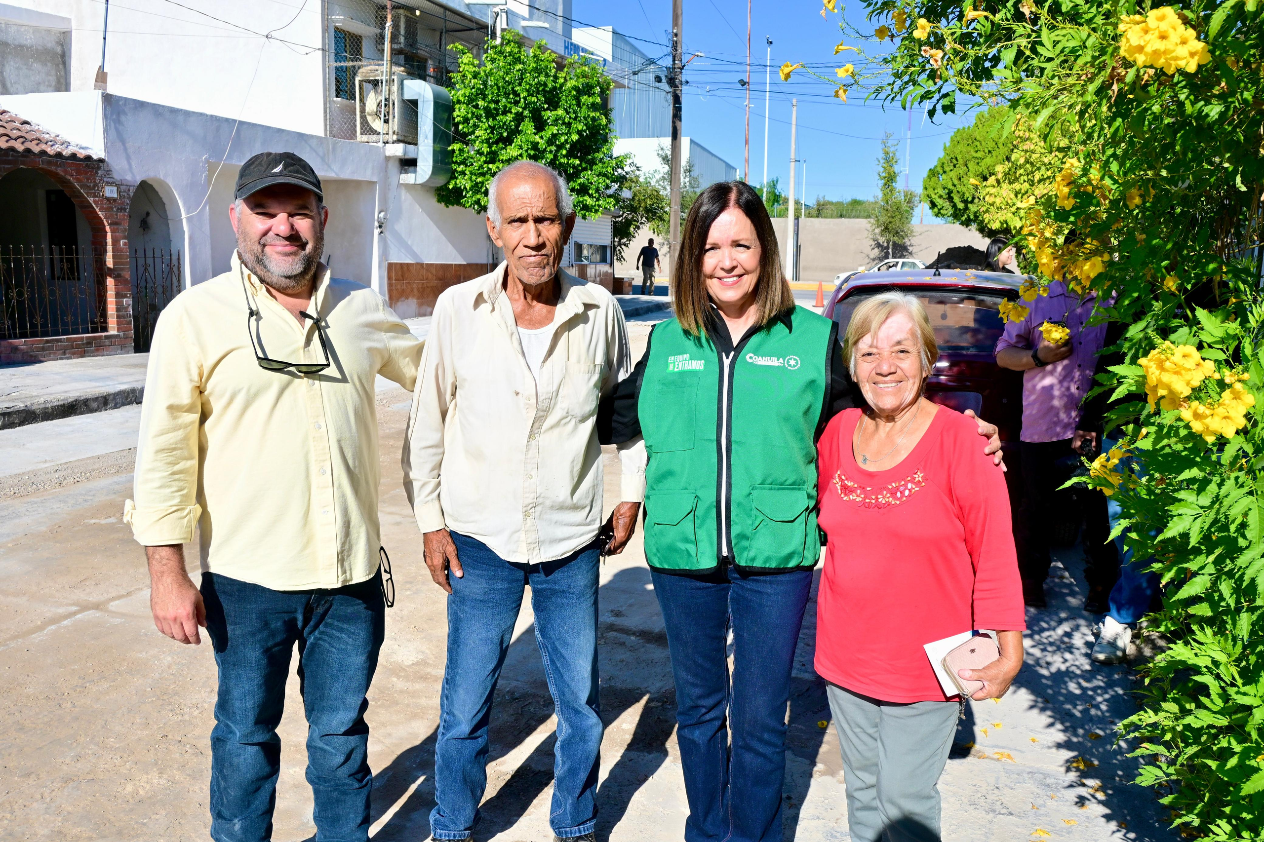 Sari Pérez supervisa obra hidráulica en la Borja y escucha a vecinos