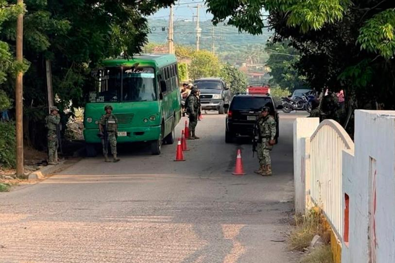 Reportan ataque a balaz*s a autobús con estudiantes en Escuinapa, Sinaloa; chofer resulta herido