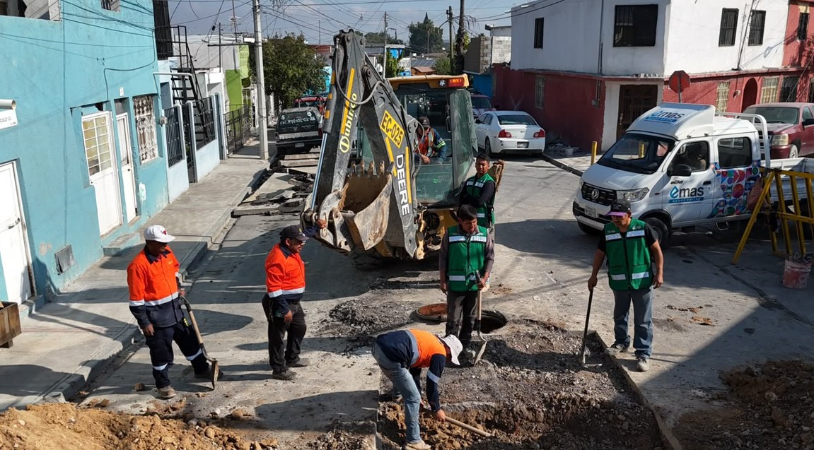 Atiende drenaje Tomás en la Colonia Fidel Velázquez