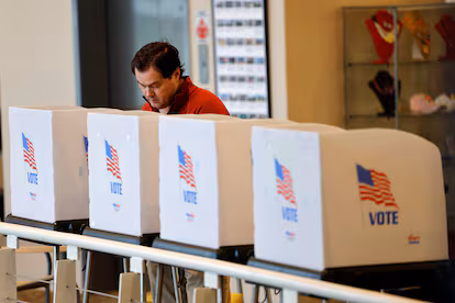 cae aprobación de Donald Trump  36% previo a elección: NYT